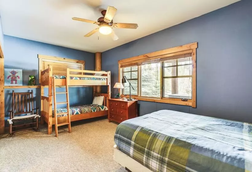 Spacious Frisco Home W/ Hot Tub & Mountain Views!