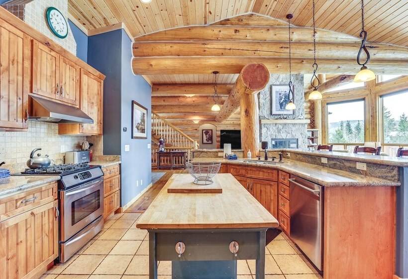 Spacious Frisco Home W/ Hot Tub & Mountain Views!