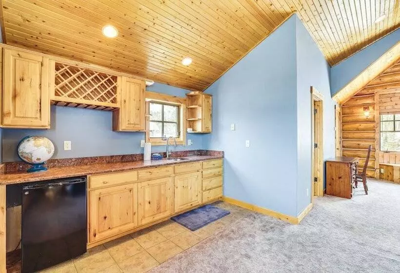 Spacious Frisco Home W/ Hot Tub & Mountain Views!