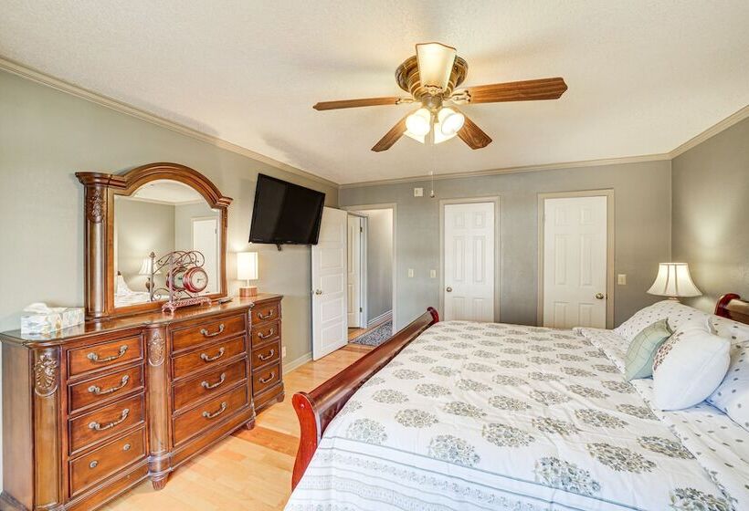 Tulsa Home W/ Outdoor Patio & Grill!