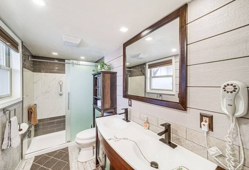 Tulsa Home W/ Outdoor Patio & Grill!