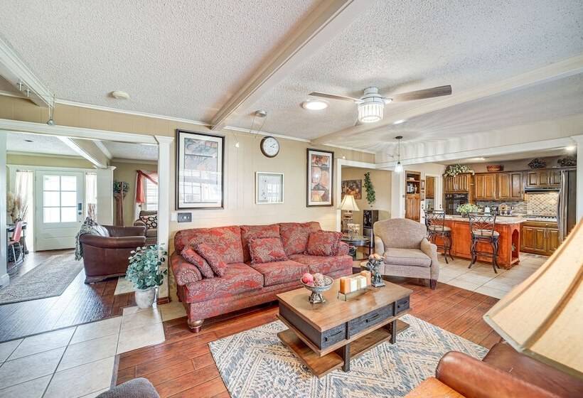 Tulsa Home W/ Outdoor Patio & Grill!