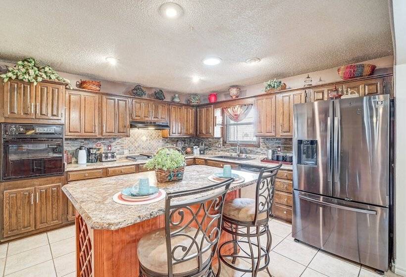 Tulsa Home W/ Outdoor Patio & Grill!