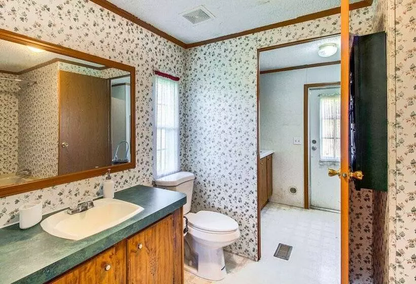 Valley View Lodge  Rural Home In Bridgeport!