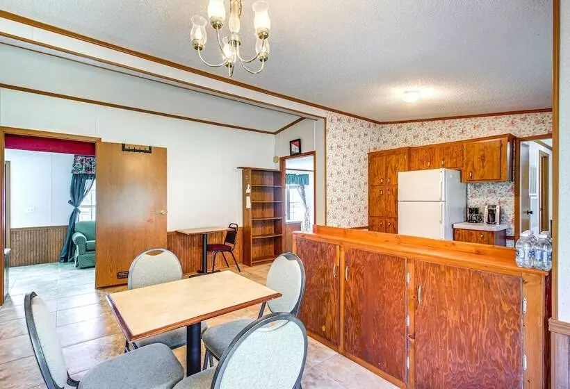 Valley View Lodge  Rural Home In Bridgeport!