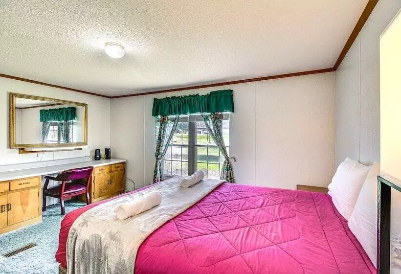 Valley View Lodge  Rural Home In Bridgeport!