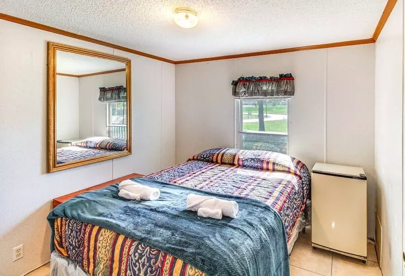 Valley View Lodge  Rural Home In Bridgeport!