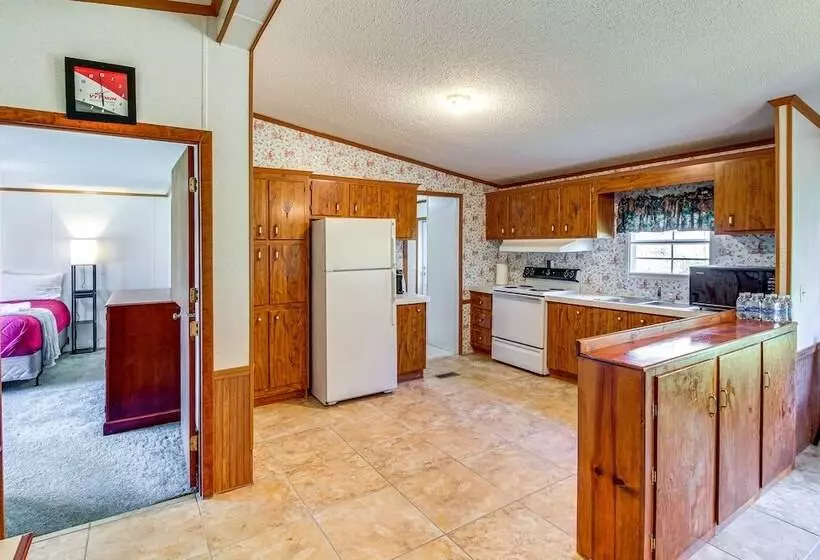 Valley View Lodge  Rural Home In Bridgeport!