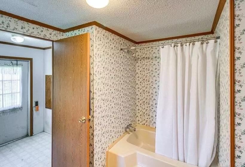 Valley View Lodge  Rural Home In Bridgeport!