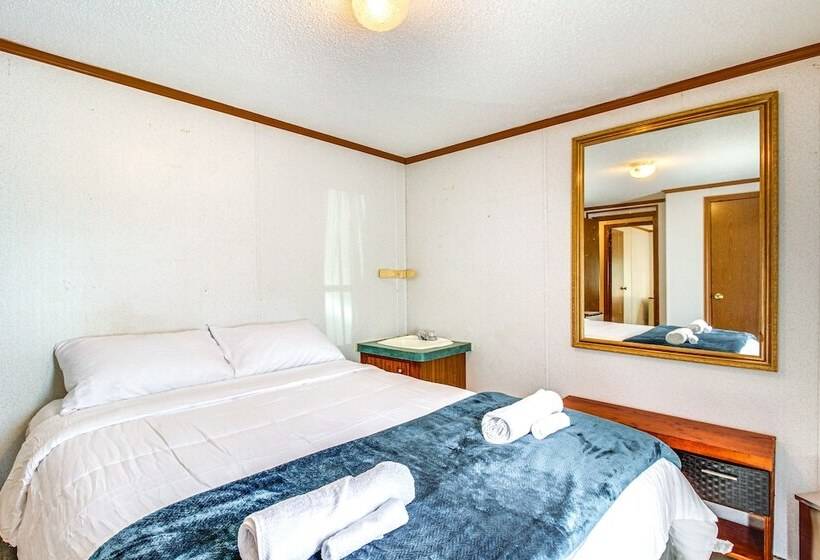 Valley View Lodge Rural Home In Bridgeport!