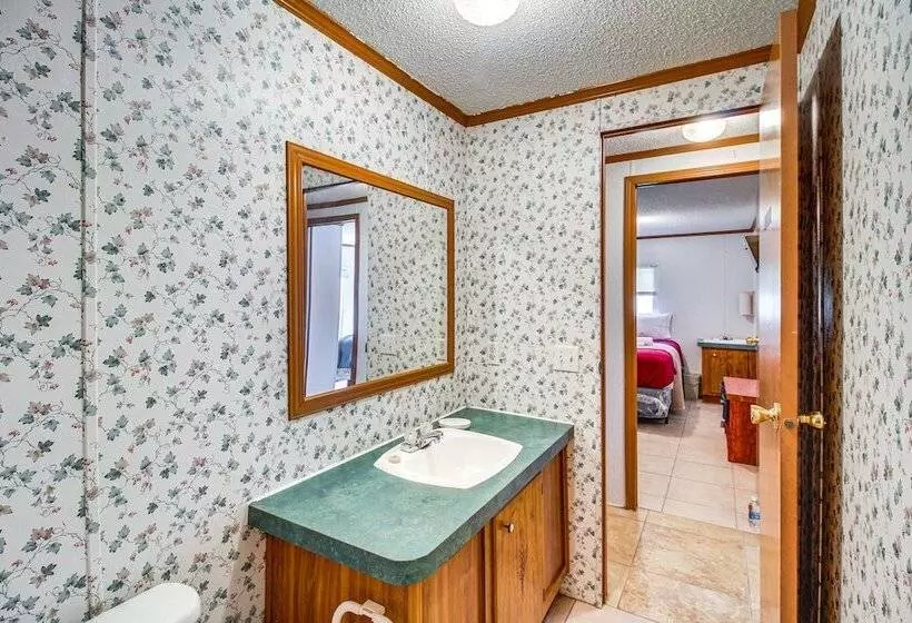 Valley View Lodge  Rural Home In Bridgeport!