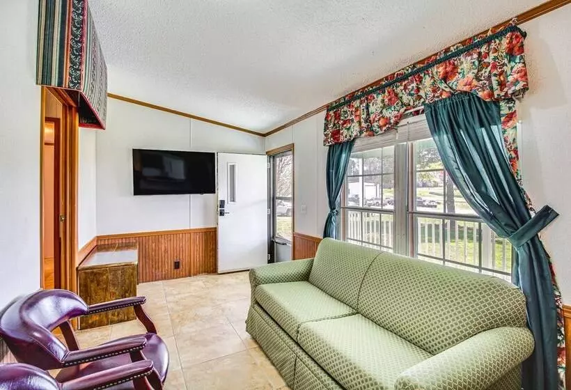 Valley View Lodge  Rural Home In Bridgeport!