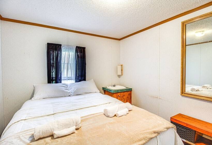 Valley View Lodge Rural Home In Bridgeport!