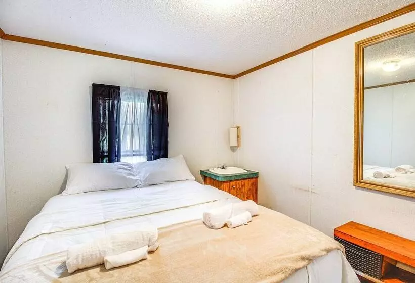 Valley View Lodge  Rural Home In Bridgeport!