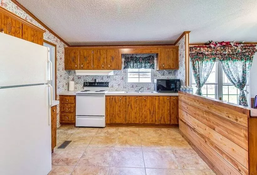 Valley View Lodge  Rural Home In Bridgeport!