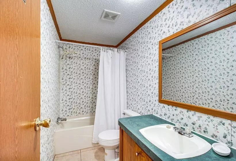 Valley View Lodge  Rural Home In Bridgeport!