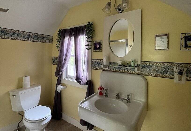 Bed and Breakfast Admiral Peary Inn