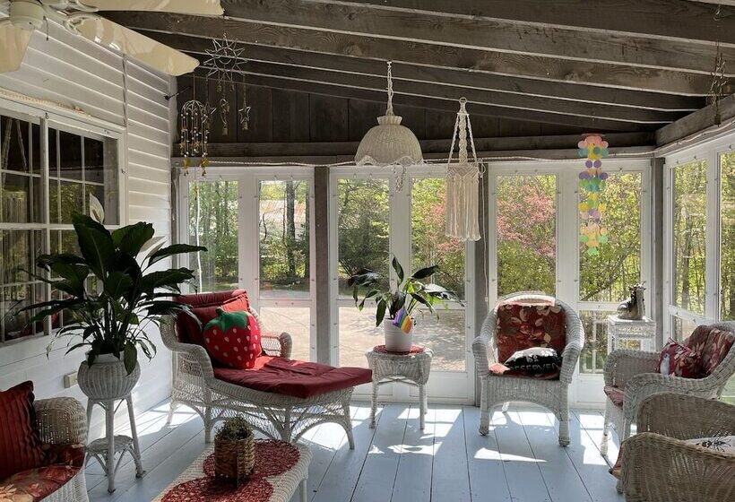 Bed and Breakfast Admiral Peary Inn