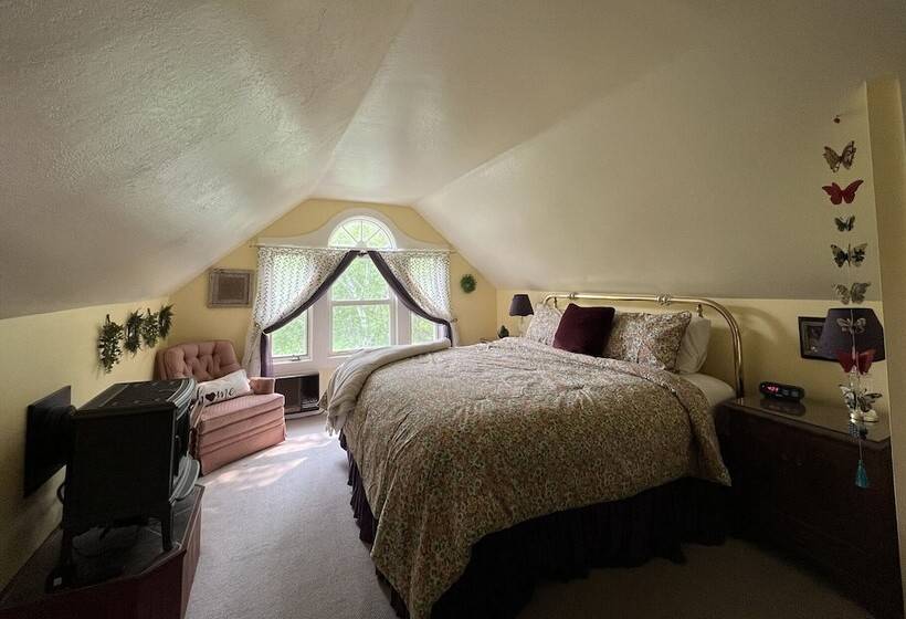 Bed and Breakfast Admiral Peary Inn