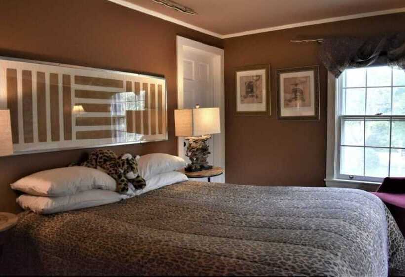 Bed and Breakfast Admiral Peary Inn