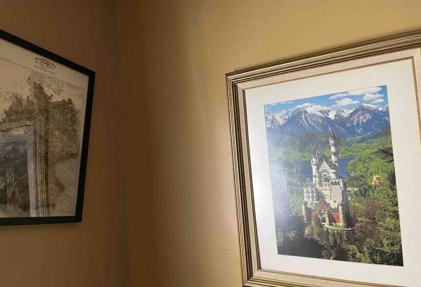 Bed and Breakfast Admiral Peary Inn