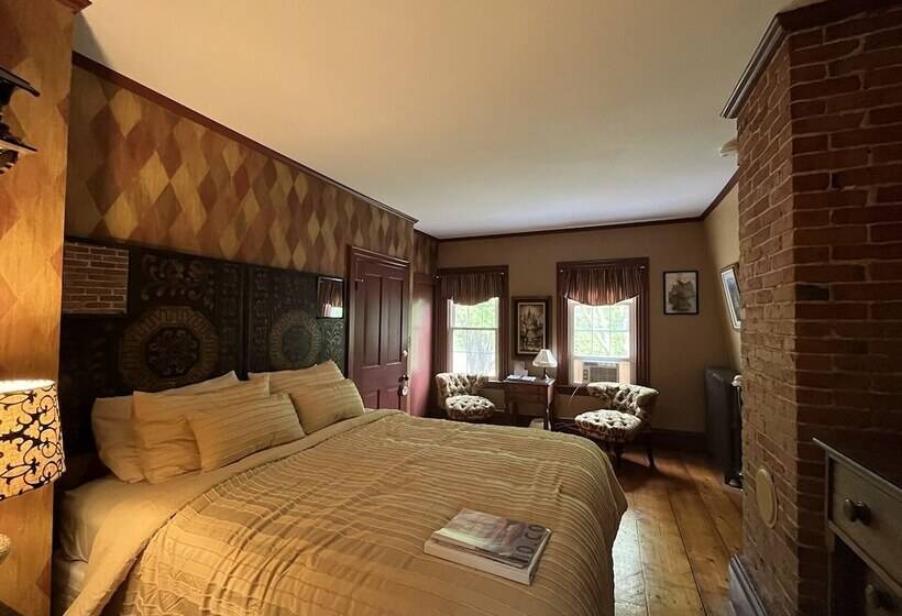 Bed and Breakfast Admiral Peary Inn