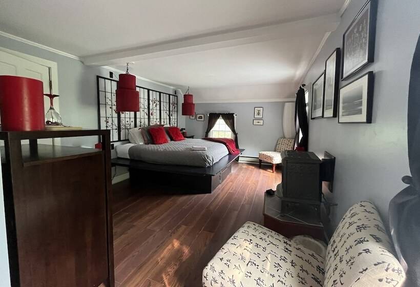 Bed and Breakfast Admiral Peary Inn