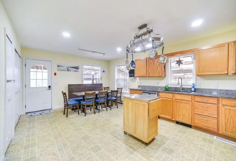 Cozy Lake Luzerne Home   1 Mi To Wayside Beach!