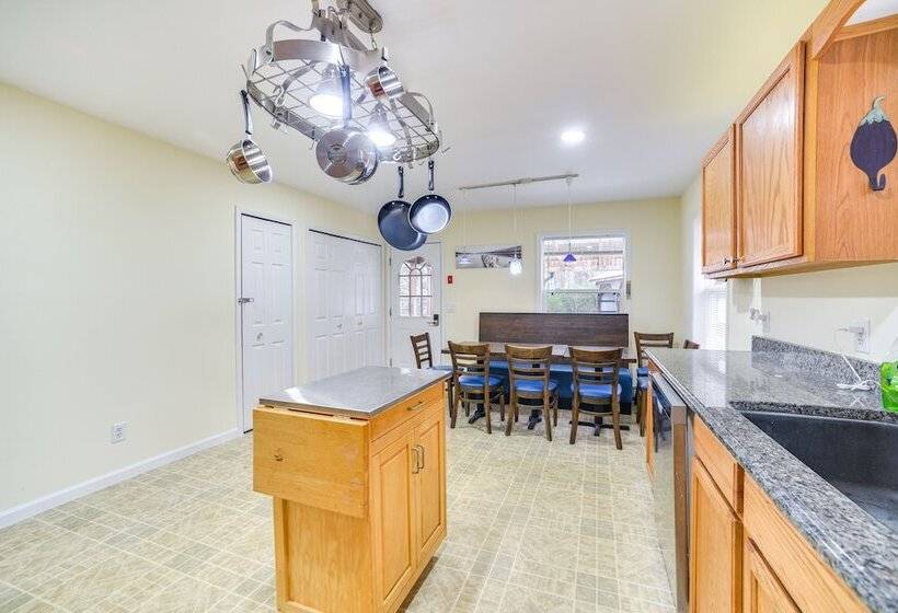 Cozy Lake Luzerne Home 1 Mi To Wayside Beach!