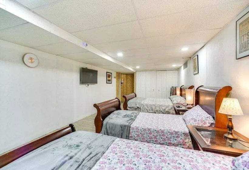 Cozy Lake Luzerne Home   1 Mi To Wayside Beach!