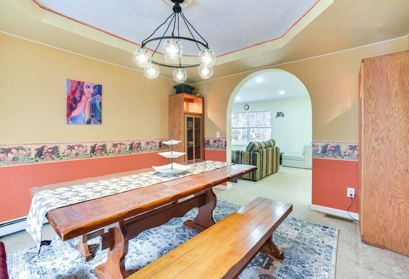 Cozy Lake Luzerne Home 1 Mi To Wayside Beach!