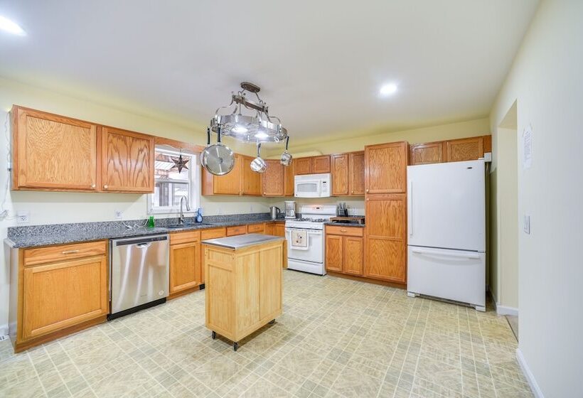 Cozy Lake Luzerne Home 1 Mi To Wayside Beach!