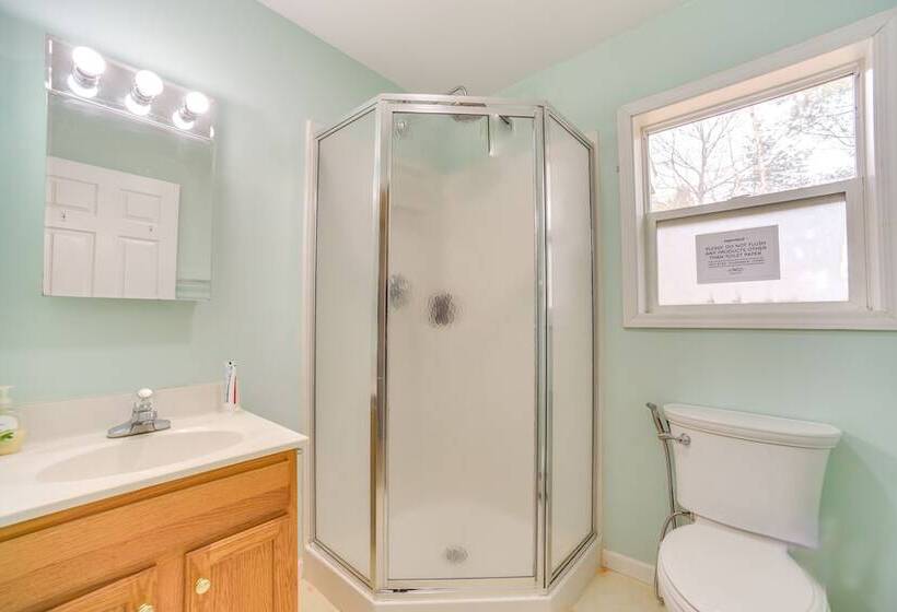 Cozy Lake Luzerne Home 1 Mi To Wayside Beach!