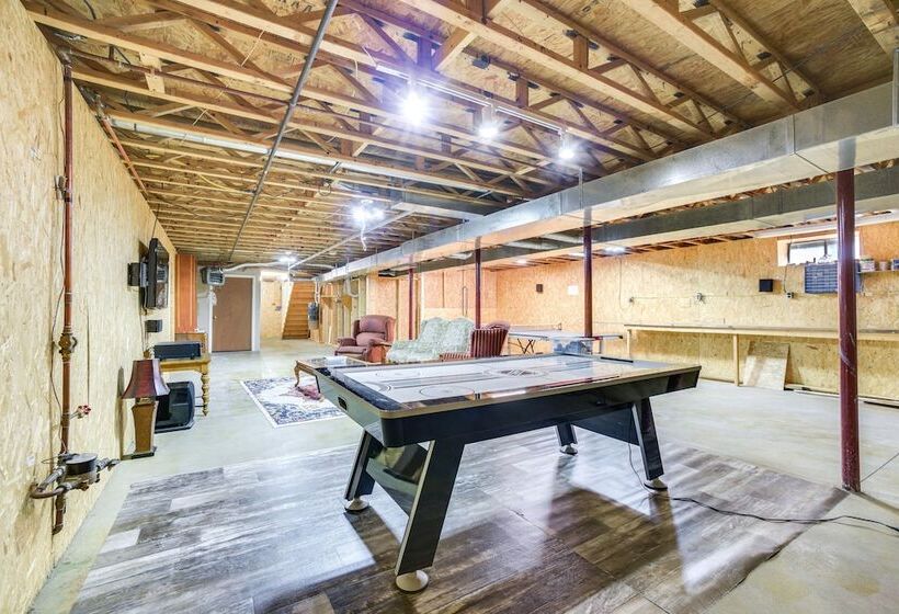 Cozy Lake Luzerne Home 1 Mi To Wayside Beach!