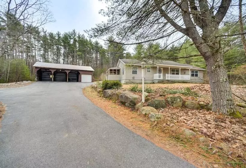 Cozy Lake Luzerne Home   1 Mi To Wayside Beach!