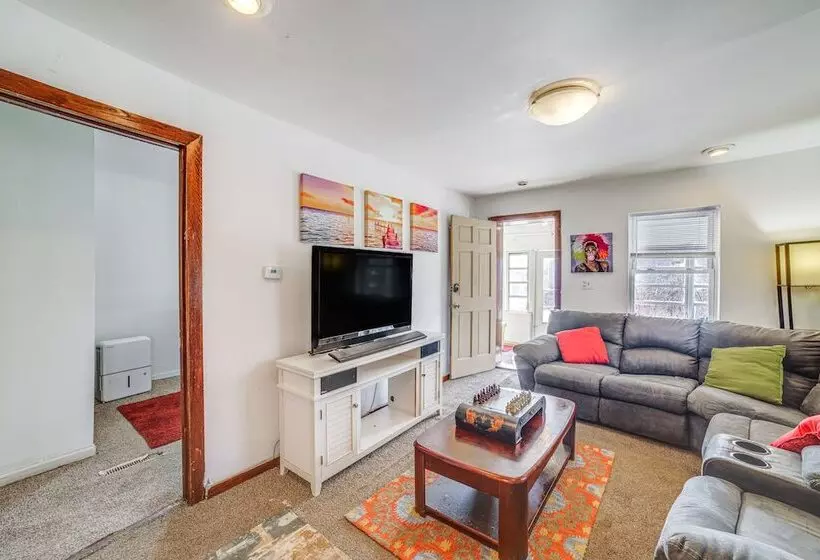 Dog Friendly Michigan City Home   3 Mi To Beach!