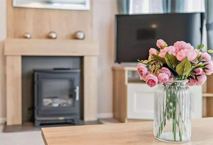 Hotelli 2 Bed 6 Berth Lodge In Shorefield Oakdene Dorset