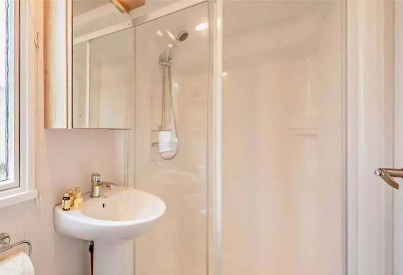 Hotelli 2 Bed 6 Berth Lodge In Shorefield Oakdene Dorset