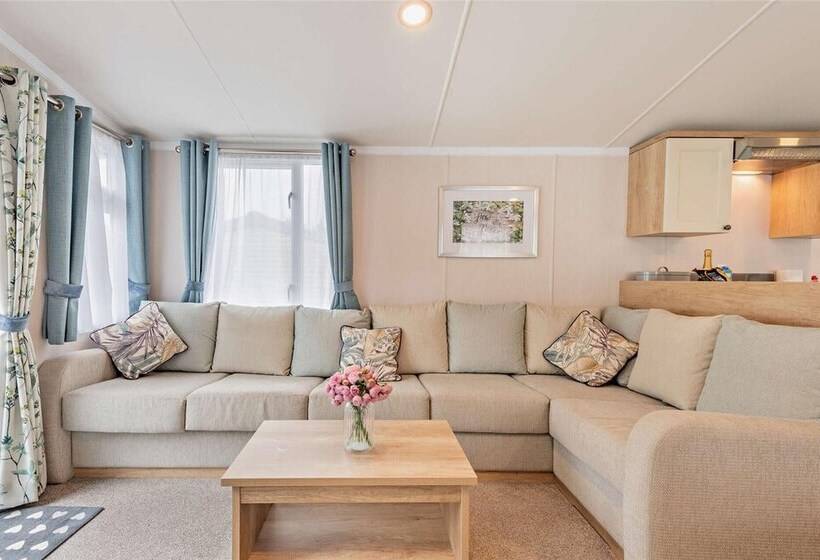 Hotelli 2 Bed 6 Berth Lodge In Shorefield Oakdene Dorset