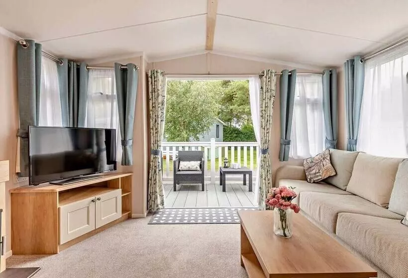 Hotelli 2 Bed 6 Berth Lodge In Shorefield Oakdene Dorset