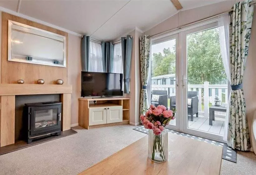 Hotelli 2 Bed 6 Berth Lodge In Shorefield Oakdene Dorset