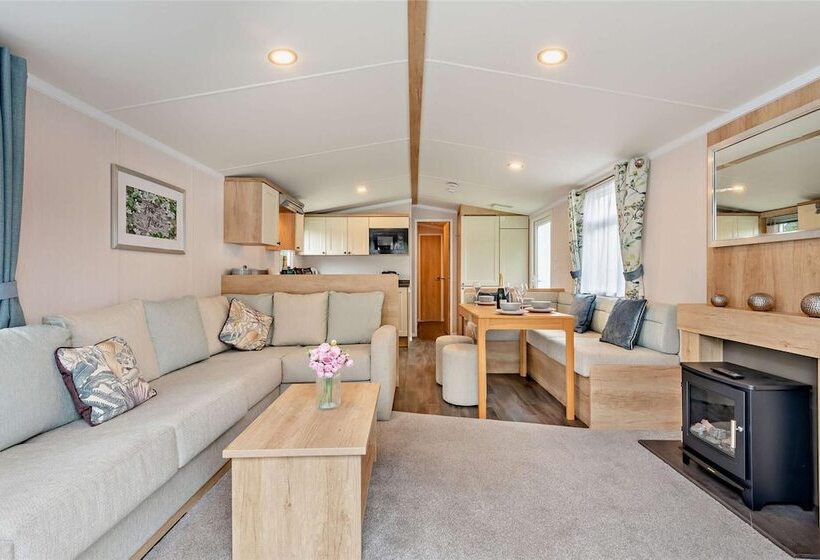 Hotelli 2 Bed 6 Berth Lodge In Shorefield Oakdene Dorset