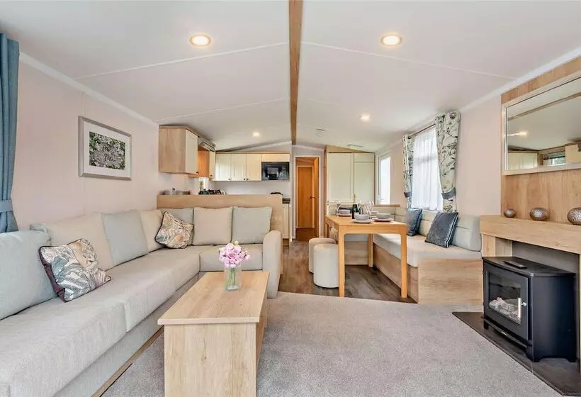 Hotelli 2 Bed 6 Berth Lodge In Shorefield Oakdene Dorset