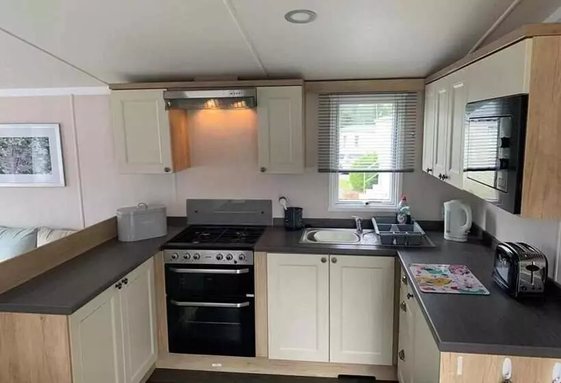 Hotelli 2 Bed 6 Berth Lodge In Shorefield Oakdene Dorset