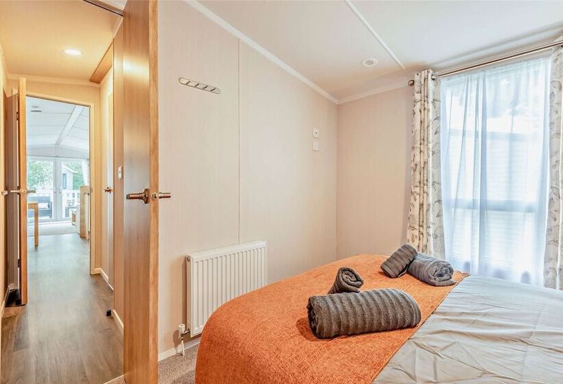 Hotelli 2 Bed 6 Berth Lodge In Shorefield Oakdene Dorset