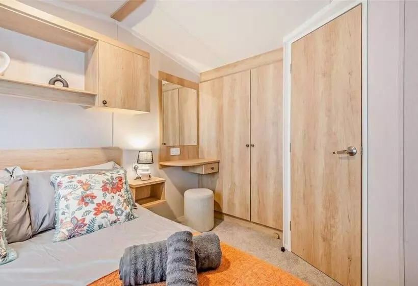 Hotelli 2 Bed 6 Berth Lodge In Shorefield Oakdene Dorset