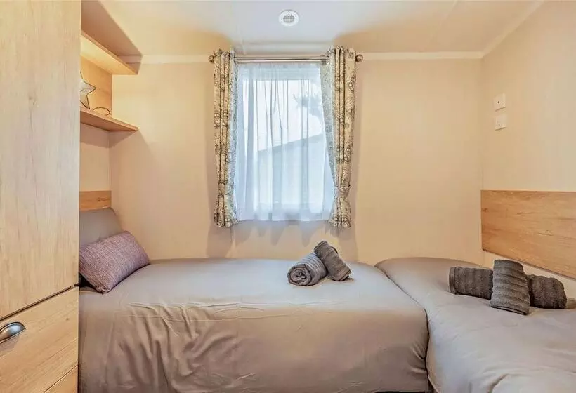 Hotelli 2 Bed 6 Berth Lodge In Shorefield Oakdene Dorset