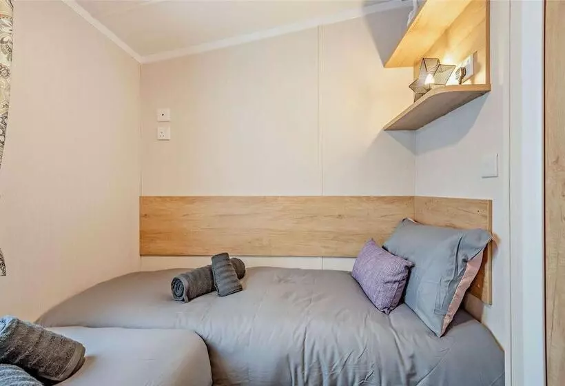 Hotelli 2 Bed 6 Berth Lodge In Shorefield Oakdene Dorset