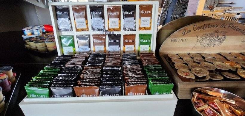 Отель Anaïs Hôtel Bourges Nord Saint Doulchard