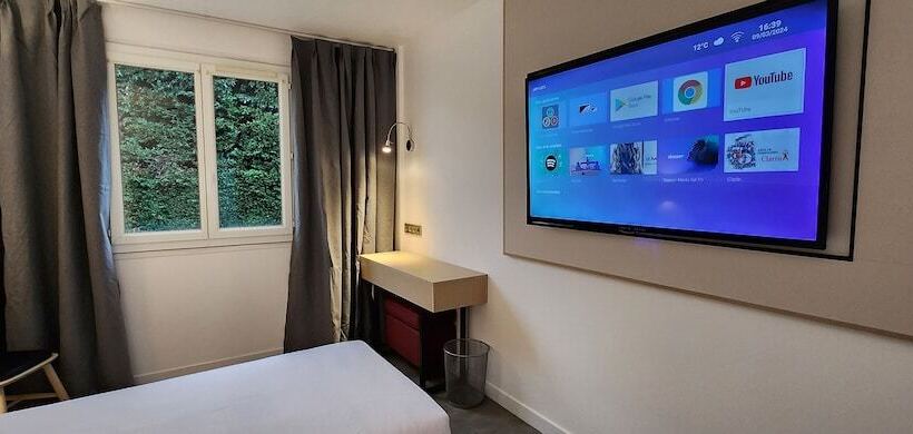 Отель Anaïs Hôtel Bourges Nord Saint Doulchard